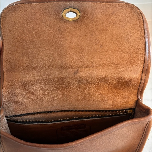 Vintage Coach Dinky Tan Leather Crossbody Bag - Picture 10 of 14